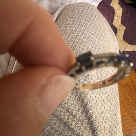 14 karat white gold sapphire & diamond ring - Picture 10 of 14